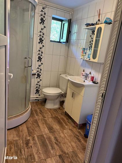Casă cu 4 camere decomandat cu Canalizare în Sărățeni