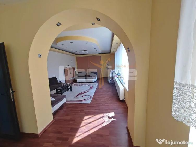 Casă cu 7 camere cu Teren 400 Mp în Nord