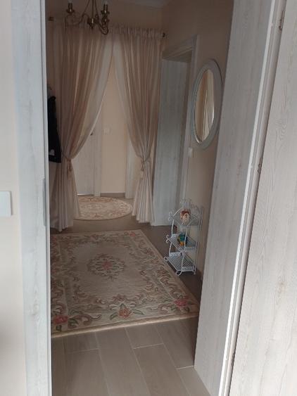 Apartament cu 3 camere decomandat, mobilat în Cristian