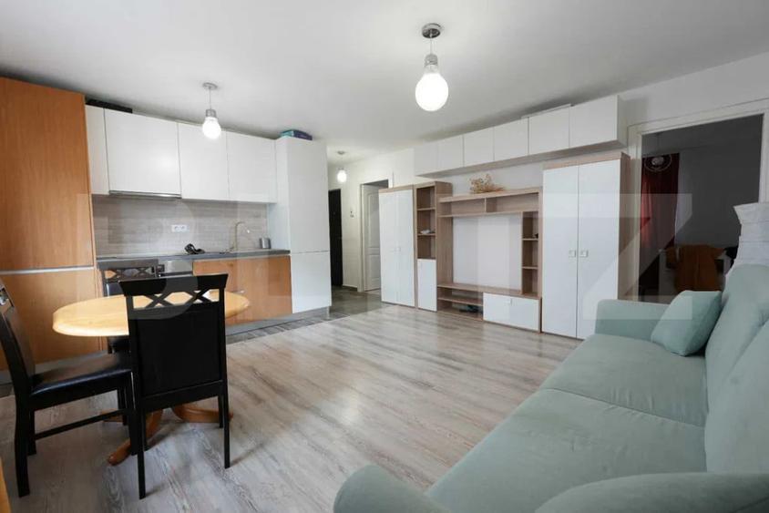 Apartament cu 3 camere semidecomandat în Florești