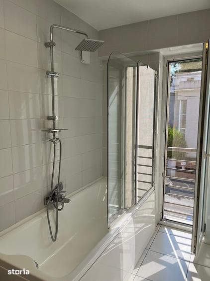 Apartament cu 3 camere semidecomandat în Aviatorilor