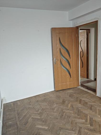 Apartament cu 3 camere decomandat în Peninsula