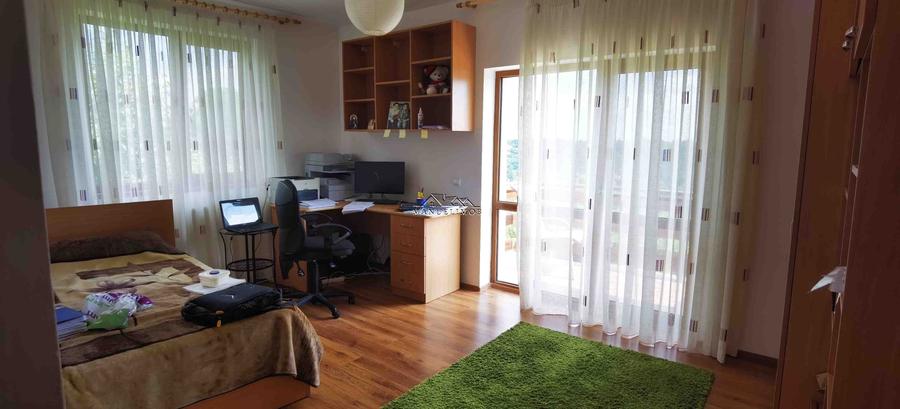 Casă individuală cu 5 camere cu Canalizare în Exterior Est