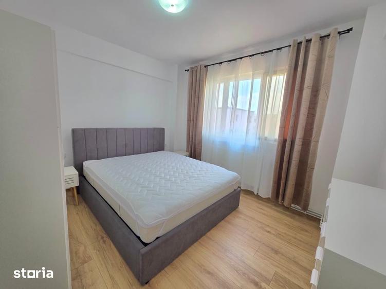 Apartament cu 3 camere în Podu Roș