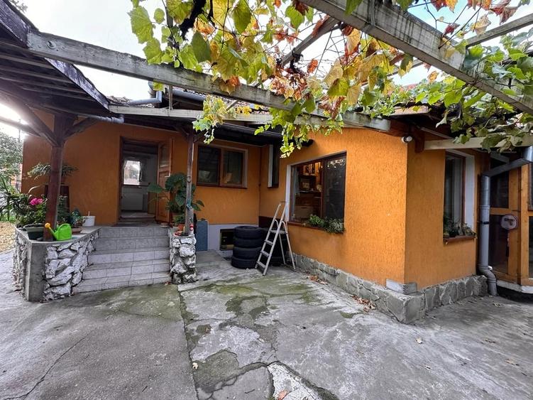 Casă cu 4 camere cu Teren 500 Mp în Central