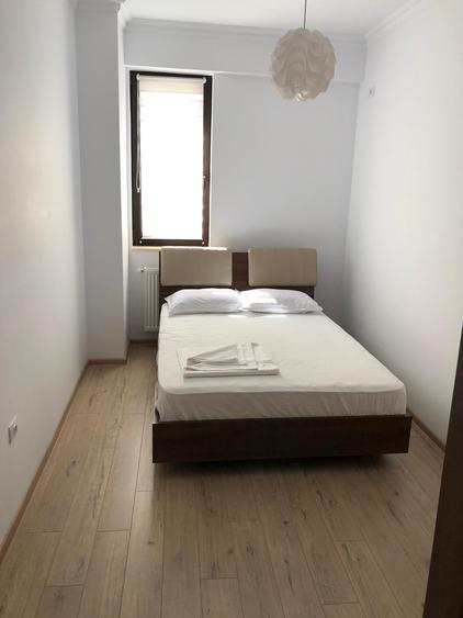 Apartament cu 3 camere, mobilat în Central