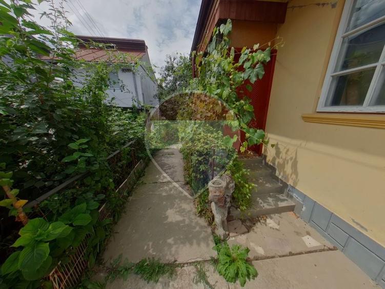 Casă individuală cu 4 camere cu Teren 358 Mp în Central