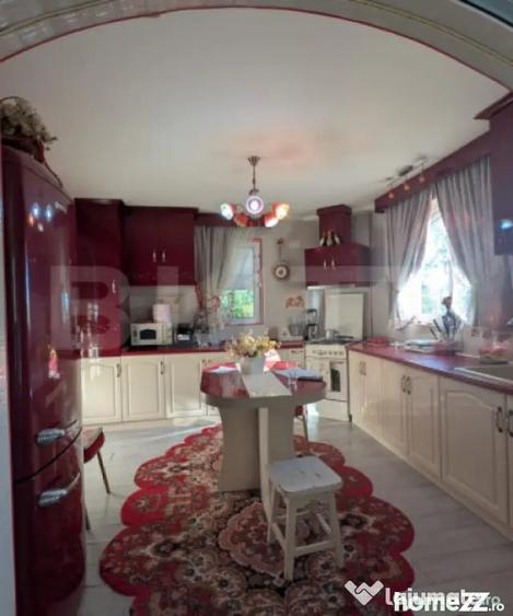 Casă cu 5 camere cu Teren 3837 Mp în Central