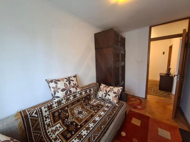 Apartament cu 3 camere decomandat, mobilat în Sub Arini