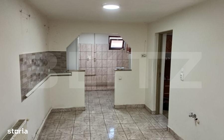 Casă cu 4 camere în Roșiori