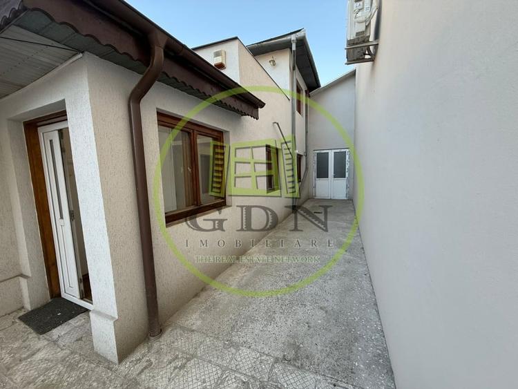 Casă individuală cu 4 camere cu Canalizare în Rovine