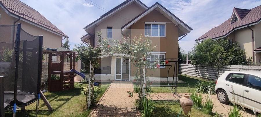 Casă individuală cu 4 camere cu Teren 445 Mp în Domnești