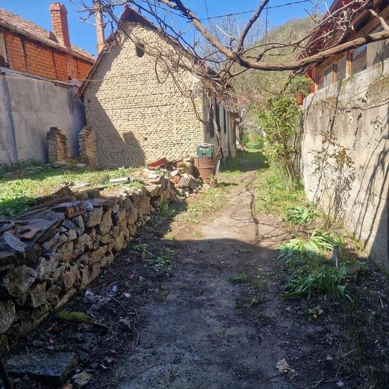 Casă cu 4 camere în Băile Herculane