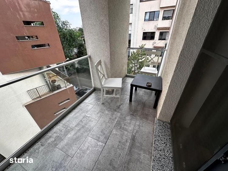 Apartament cu 3 camere semidecomandat în Grivița
