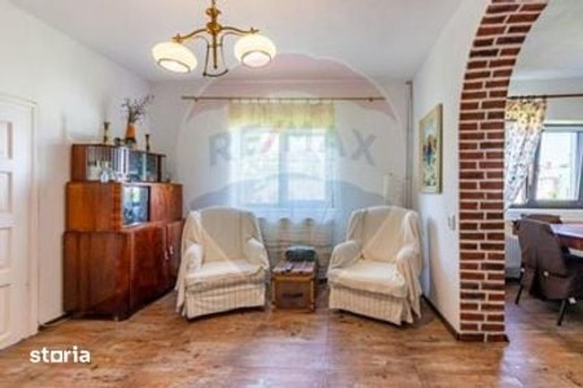 Casă cu 4 camere cu Teren 4435 Mp în Central