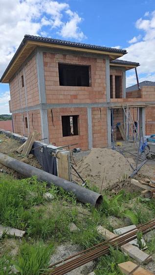 Casă cu 4 camere în Stana