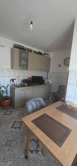Apartament cu 3 camere semidecomandat în Sud