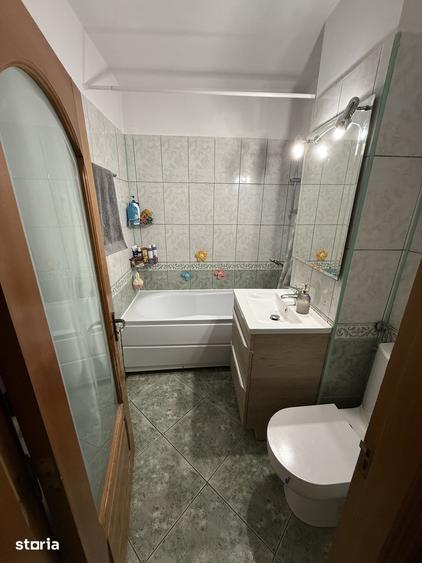 Apartament cu 3 camere decomandat în Tei
