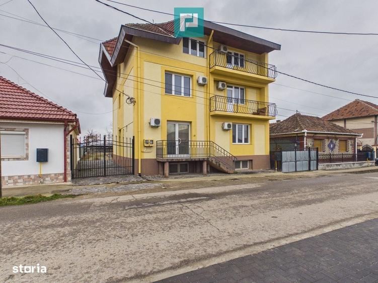 Casă cu 4 camere decomandat în Rontău