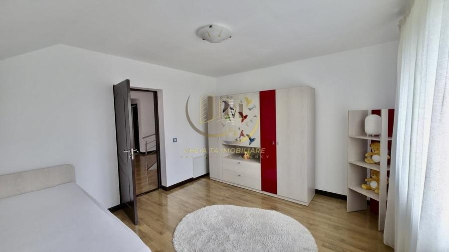 Casă cu 5 camere în Central