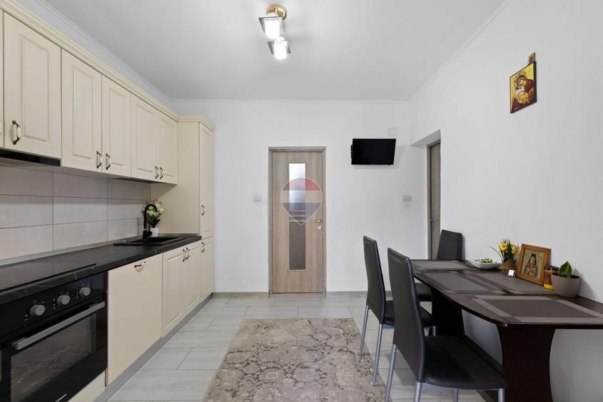 Casă individuală cu 4 camere cu Teren 550 Mp în Central