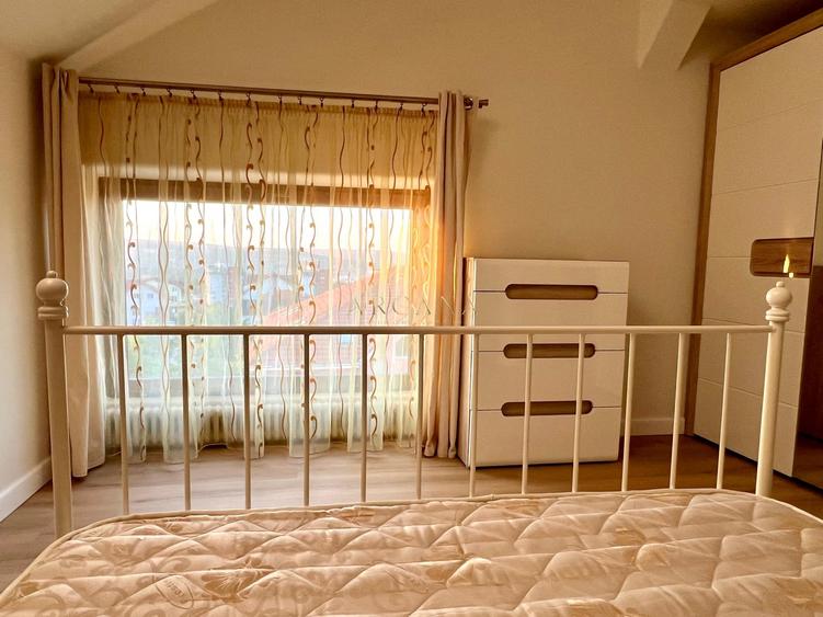 Apartament cu 4 camere semidecomandat, mobilat în Zorilor