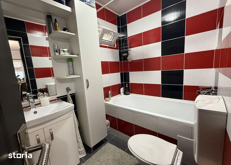 Casă cu 6 camere cu Teren 402 Mp în Decebal