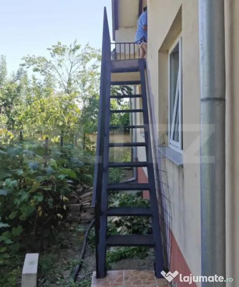 Casă cu 7 camere cu Teren 2200 Mp în Dobra