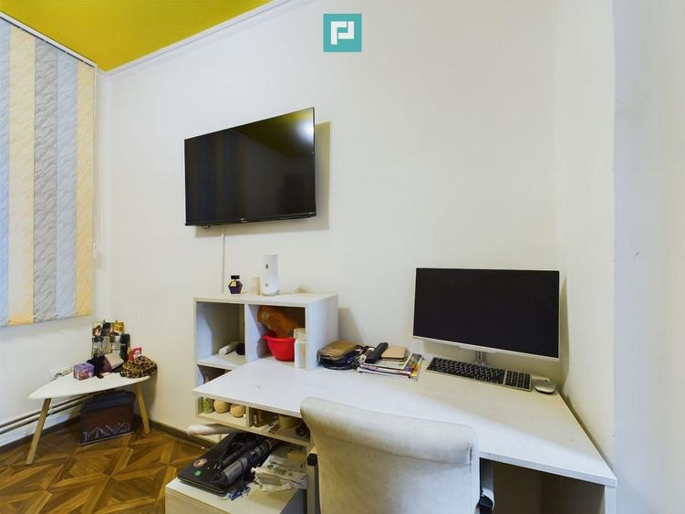 Apartament cu 3 camere semidecomandat în Central