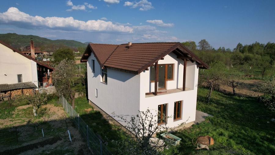 Casă cu 4 camere în Cicârlău