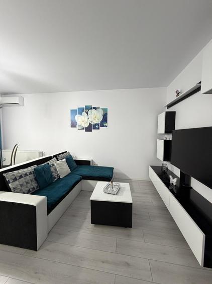 Apartament cu 2 camere semidecomandat în Giroc