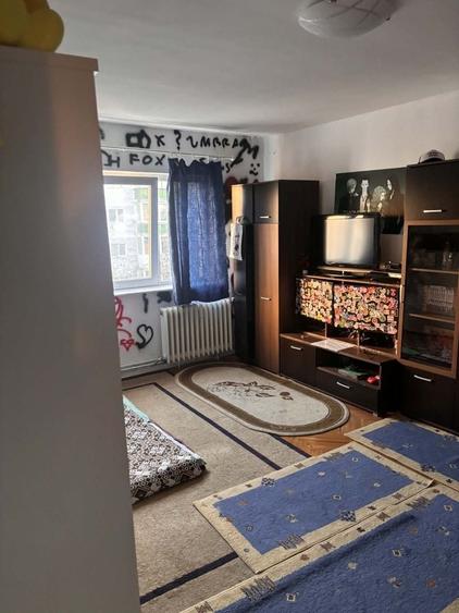 Apartament cu 4 camere decomandat în Central