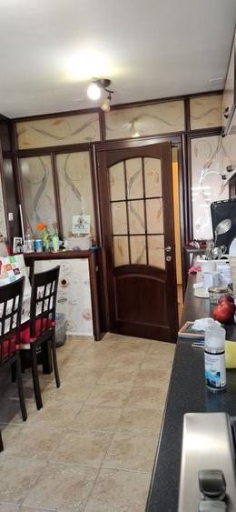 Apartament cu 3 camere decomandat în Tei