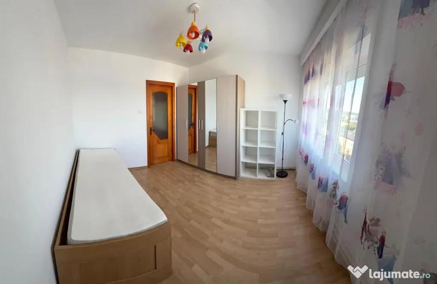 Apartament cu 3 camere semidecomandat în Central