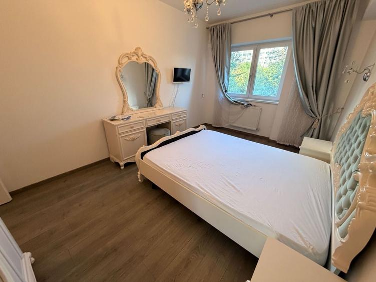 Apartament cu 3 camere decomandat în Muncii