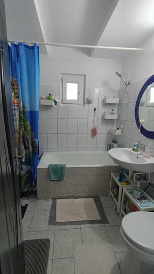 Apartament cu 3 camere decomandat în Exterior Vest
