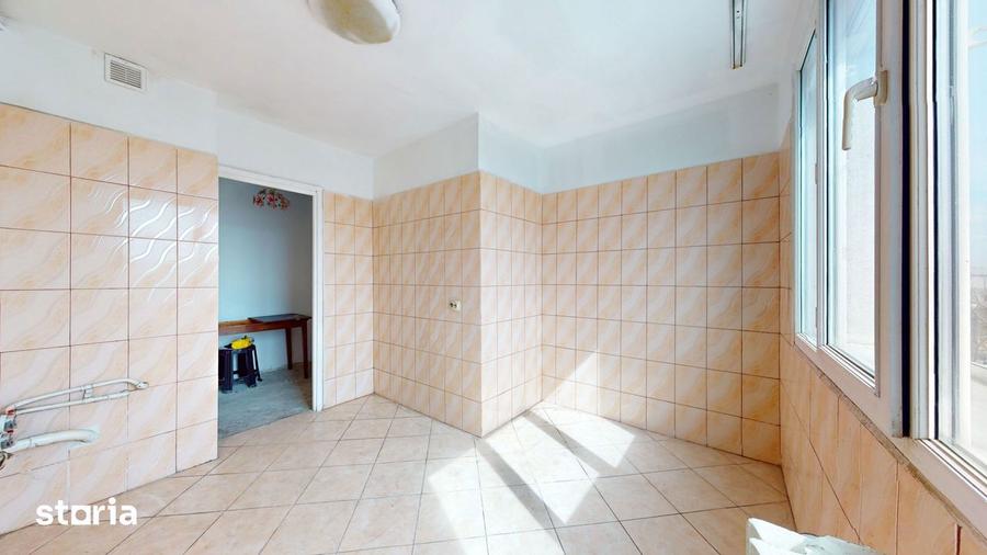 Apartament cu 4 camere decomandat în Rahova