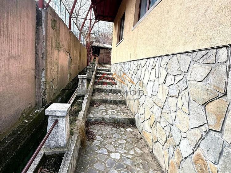 Casă individuală cu 7 camere cu Canalizare în Poiana Câmpina