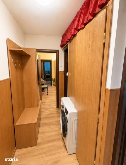 Apartament cu 3 camere semidecomandat în Calea București