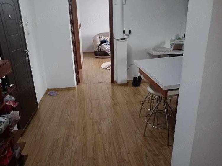 Apartament cu 2 camere decomandat în 1 Mai