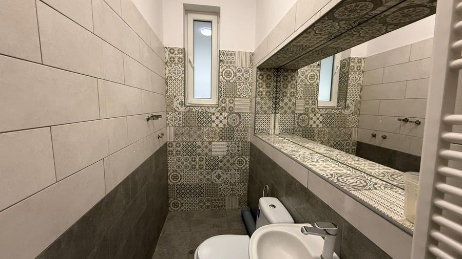 Casă individuală cu 9 camere cu Canalizare în Eminescu