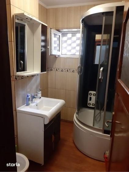 Apartament cu 3 camere semidecomandat în Calea București