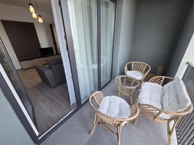 Apartament cu 2 camere semidecomandat, mobilat în Giroc