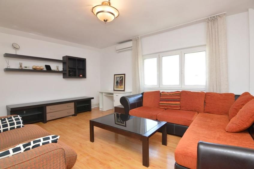 Apartament cu 3 camere decomandat, mobilat în Unirii