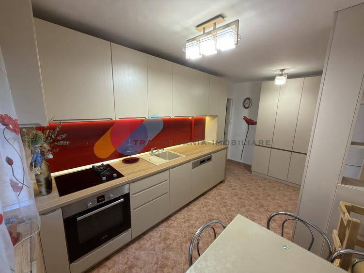 Apartament cu 3 camere semidecomandat, mobilat în Gheorgheni