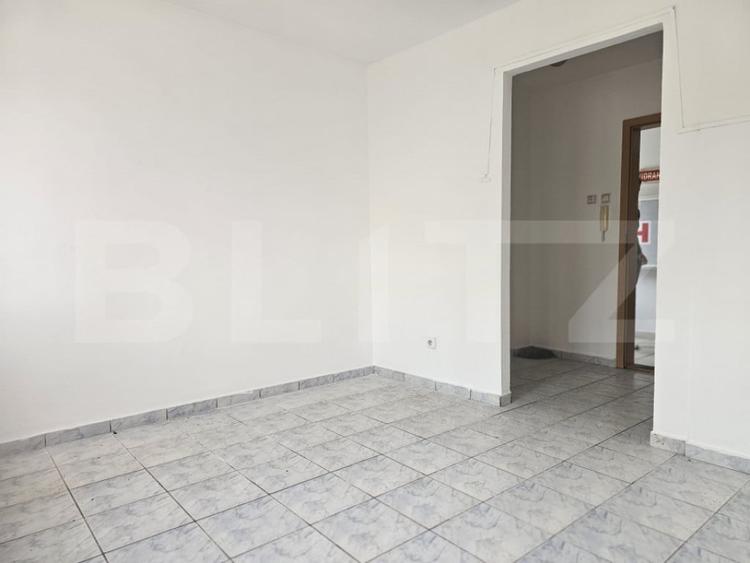 Apartament cu 5 camere decomandat în Complex Studențesc
