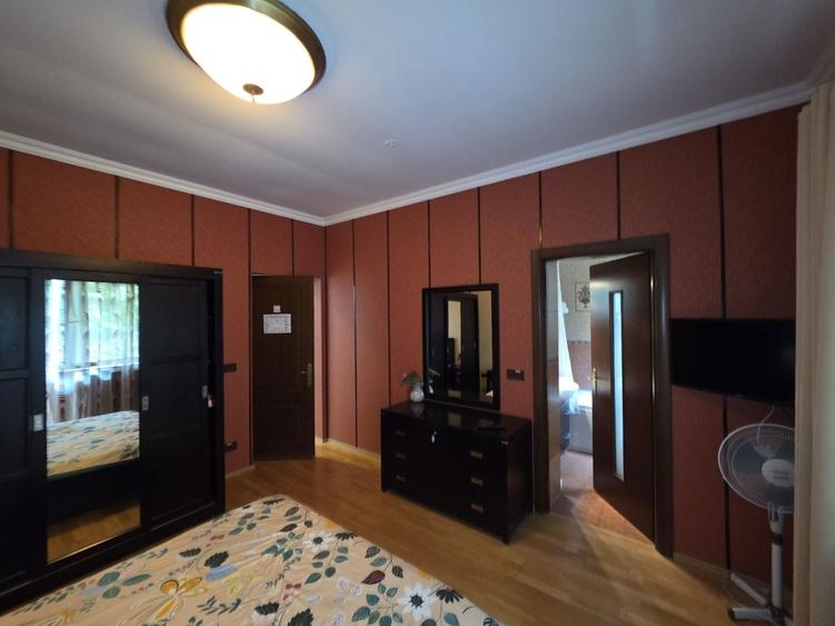 Casă individuală cu 9 camere cu Piscina în Cornu de Jos (Cornu)