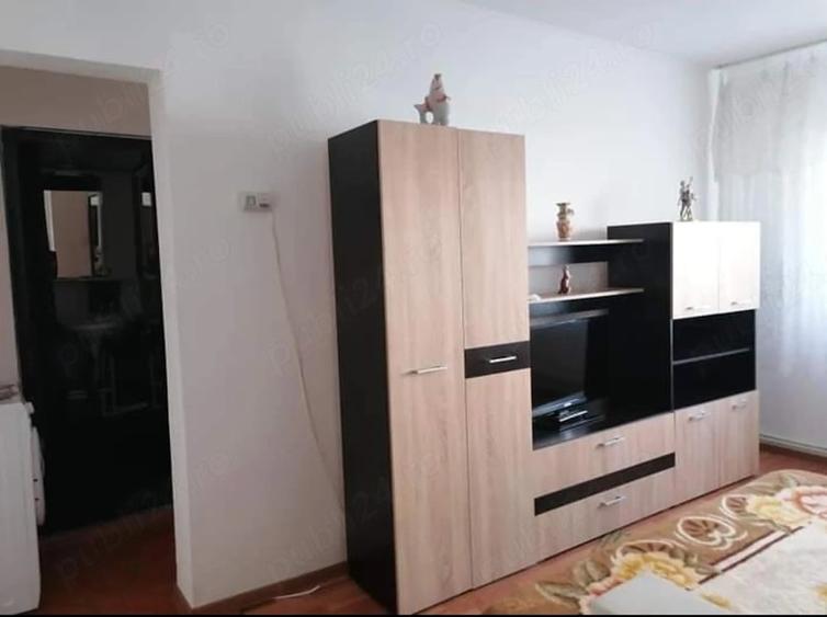 Garsonieră decomandată în Viziru 1