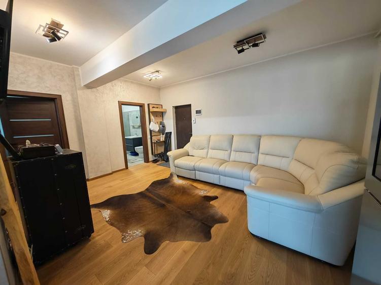 Apartament cu 3 camere decomandat în Florești