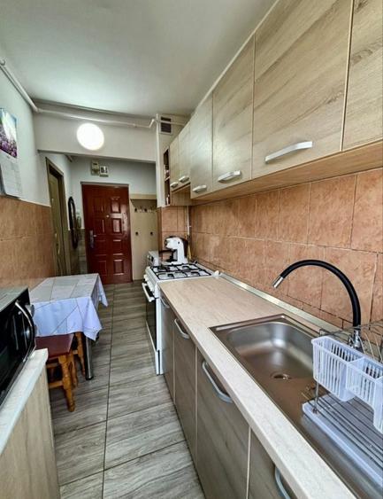 Apartament cu 3 camere semidecomandat în Central